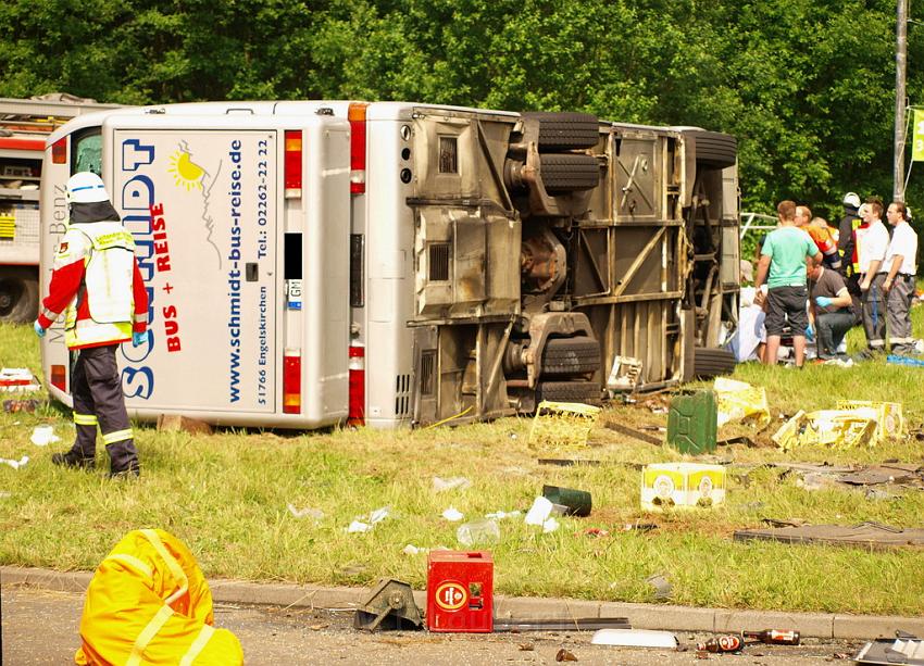 Schwerer Unfall mit Reisebus Lohmar Donrather Dreieck P087.JPG